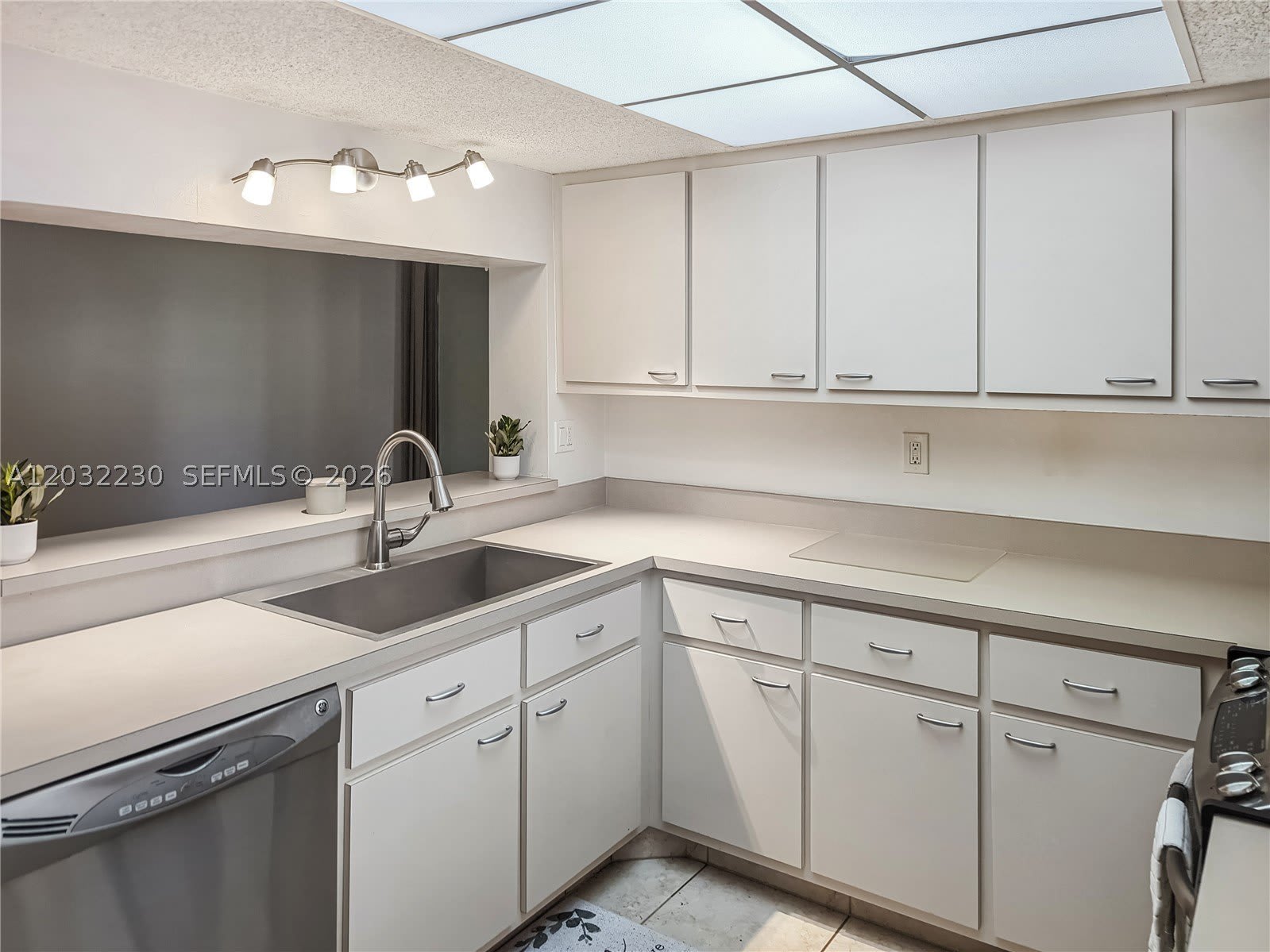 9531 Seagrape Dr – photo 4