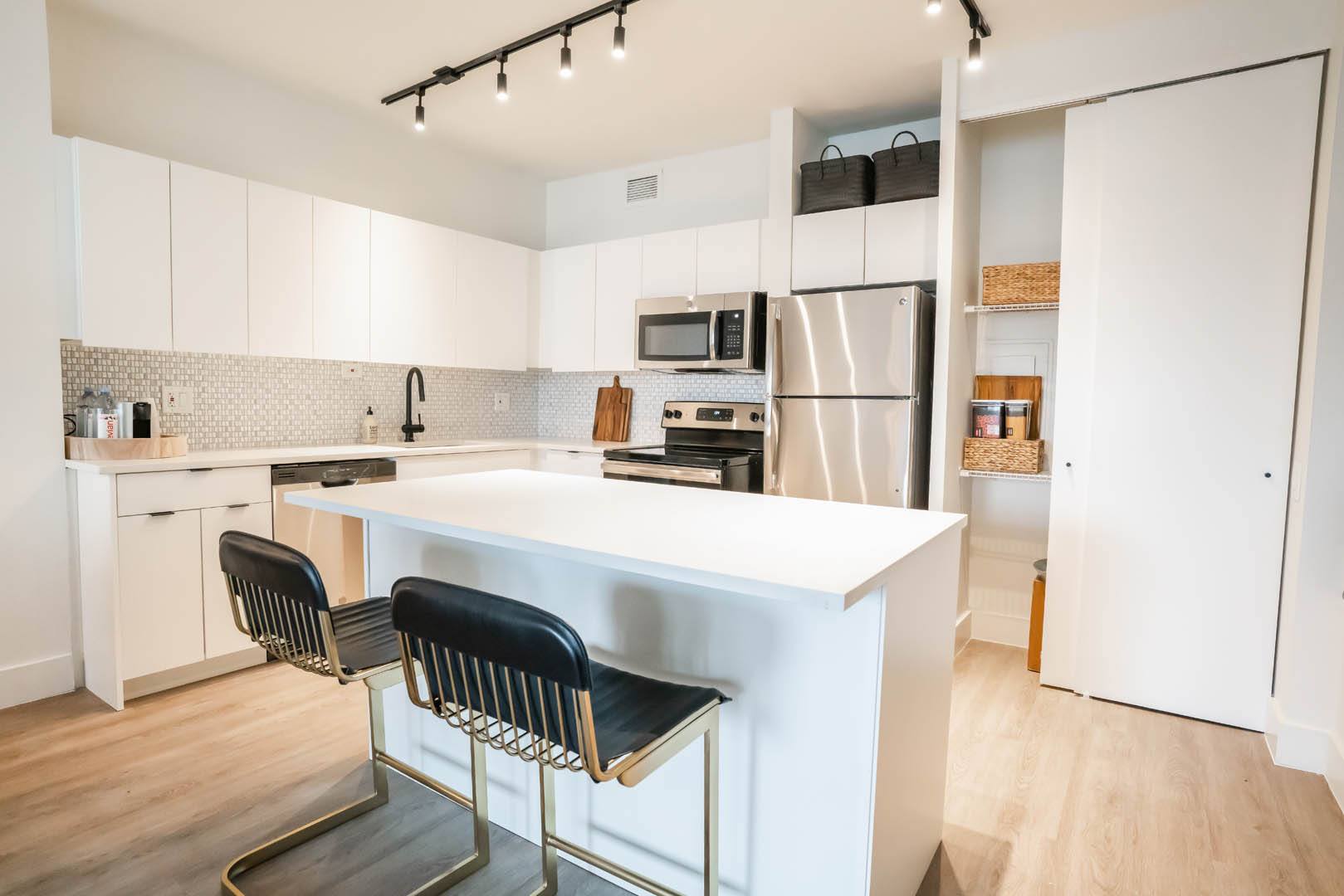 21 East Chestnut – photo 5
