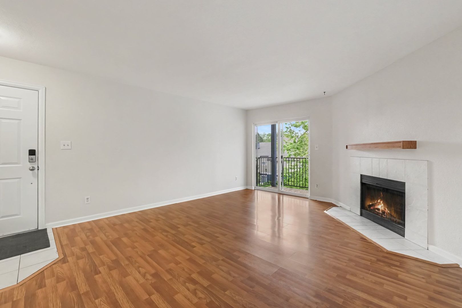 Spacious 2BR/2BA Condo with In-Unit Laundry & Central A/C – photo 3