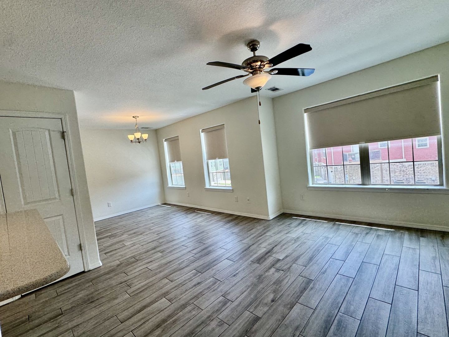 Nice 2 Bedroom Townhome Close To I 49 – photo 3