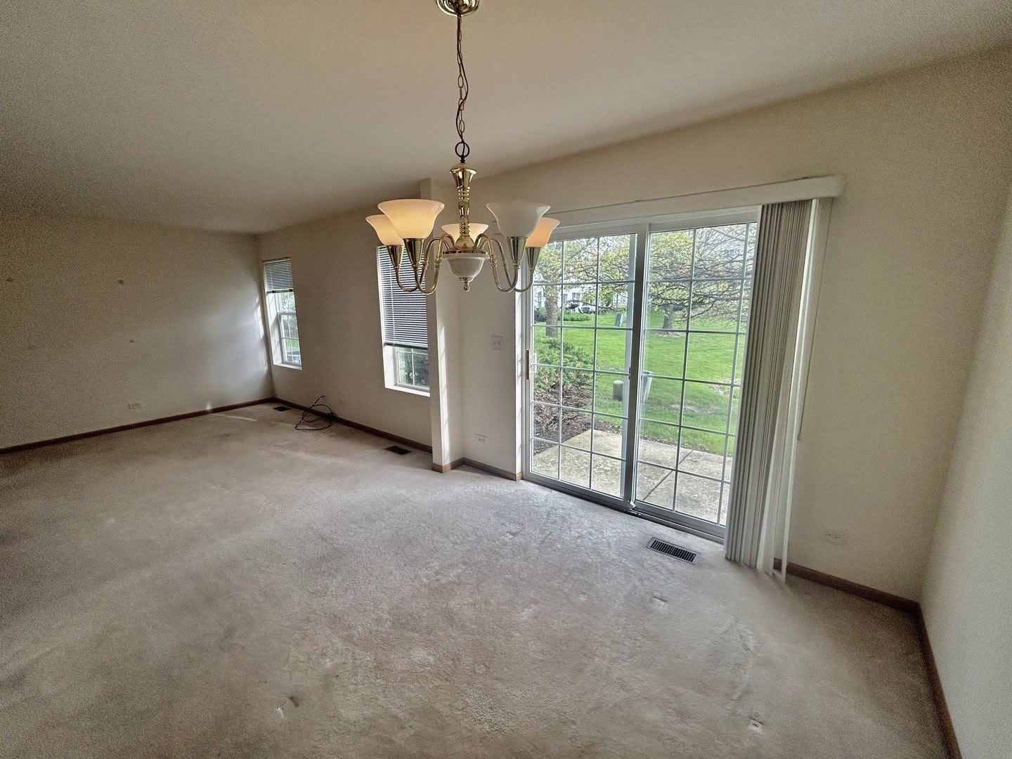 2482 Stoughton Circle – photo 4