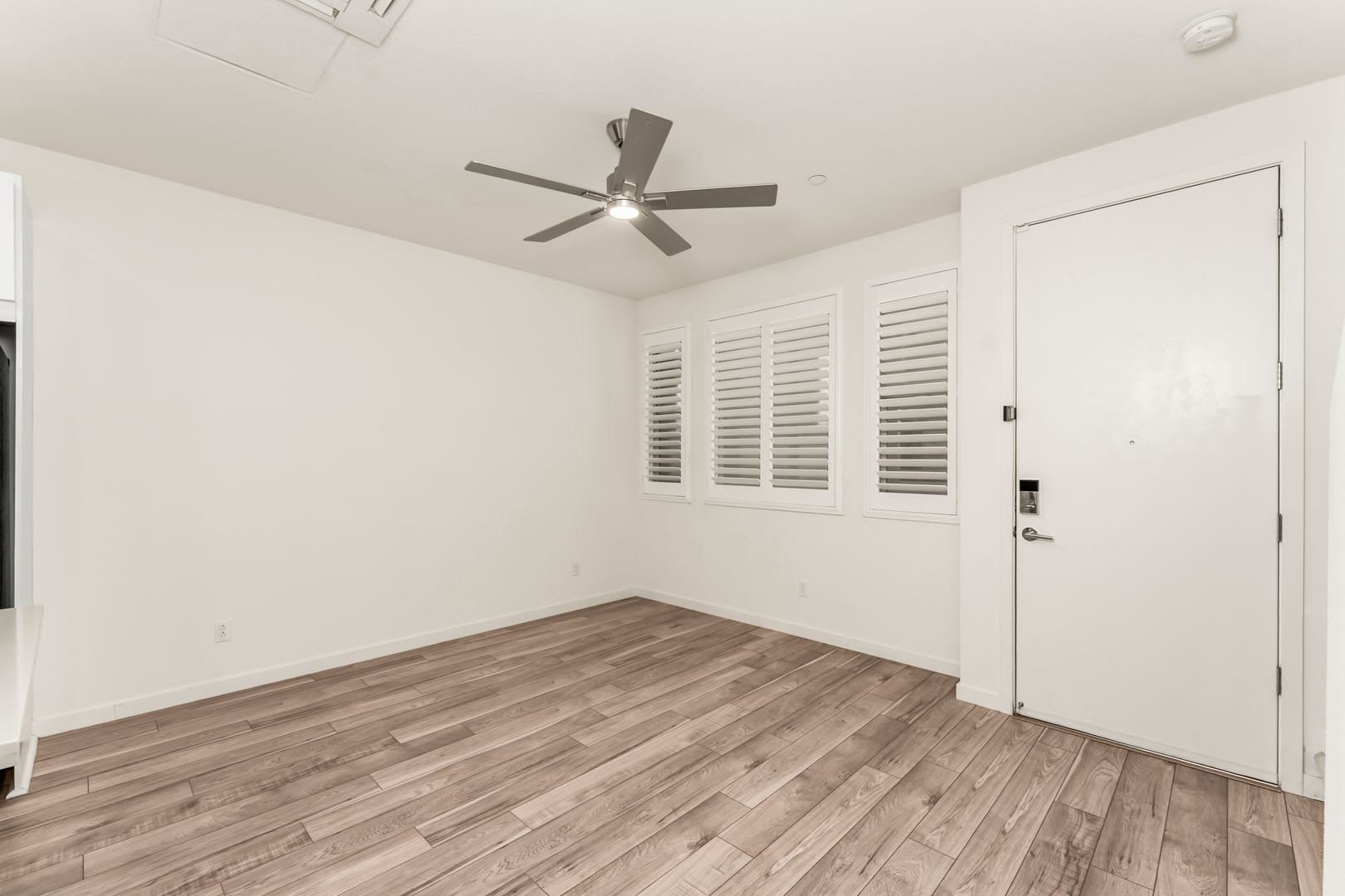 Modern 2 Bed / 2.5 Bath Condo for Rent at The Mill at Broadway – photo 4