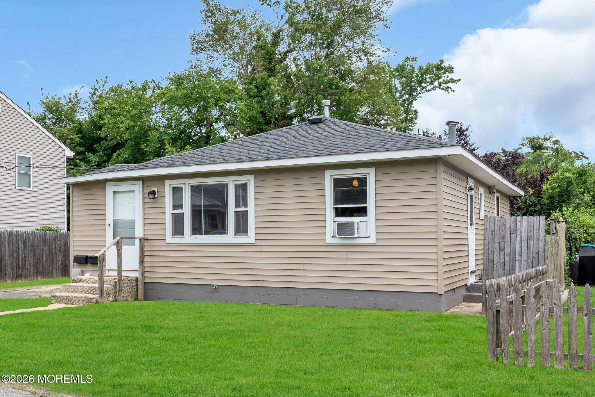 1218 Lister Street – photo 3