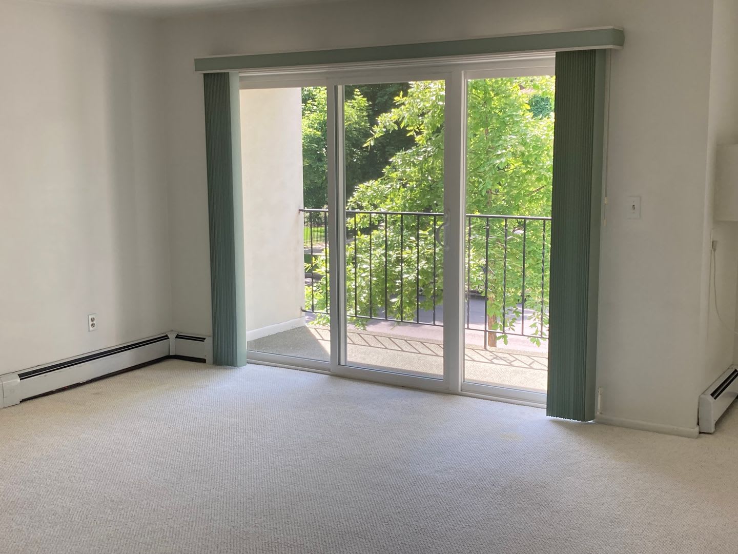Move In Special 500 Deposit And Half Off First Month S Rent 1 Bed 1 Bath Condo In A Strictly 62 Community In The Hip Strip – photo 3