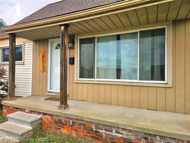 28522 Cambridge Street – photo 3
