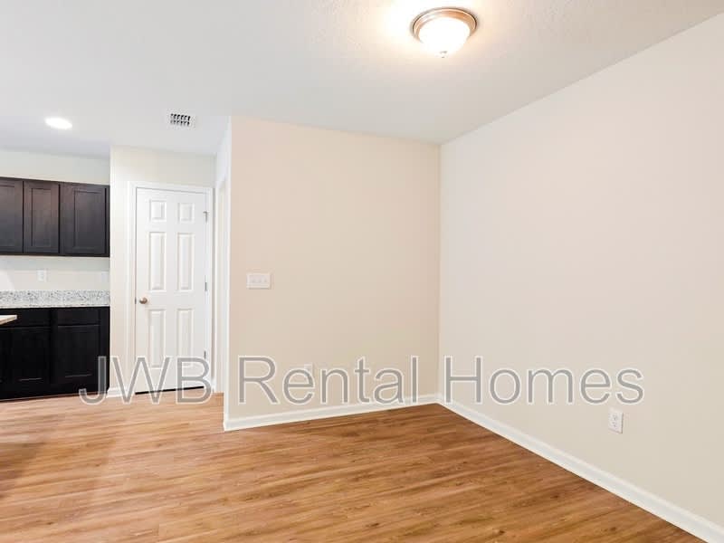 485 56th St E – photo 4