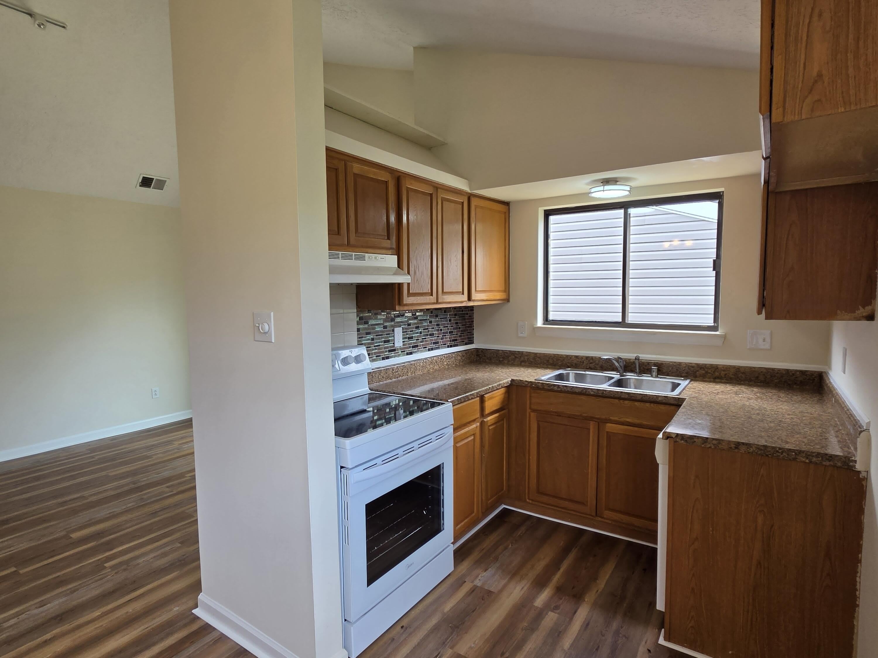 1361 Grafton Drive – photo 5