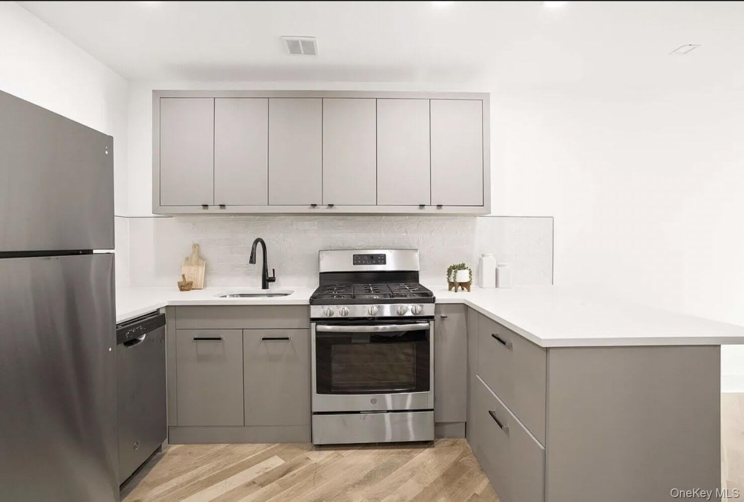 571 LAFAYETTE Avenue – photo 2