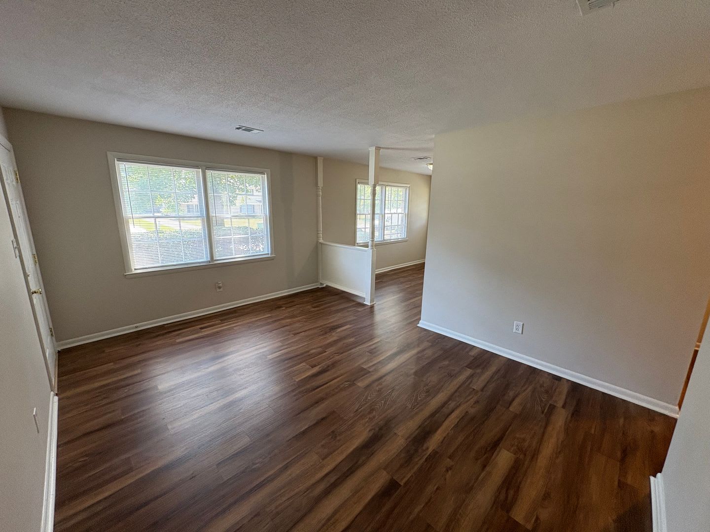 Pet Friendly 2 Bedroom, 1 Bath Duplex Close to Everything Wilmington has to Offer – photo 3