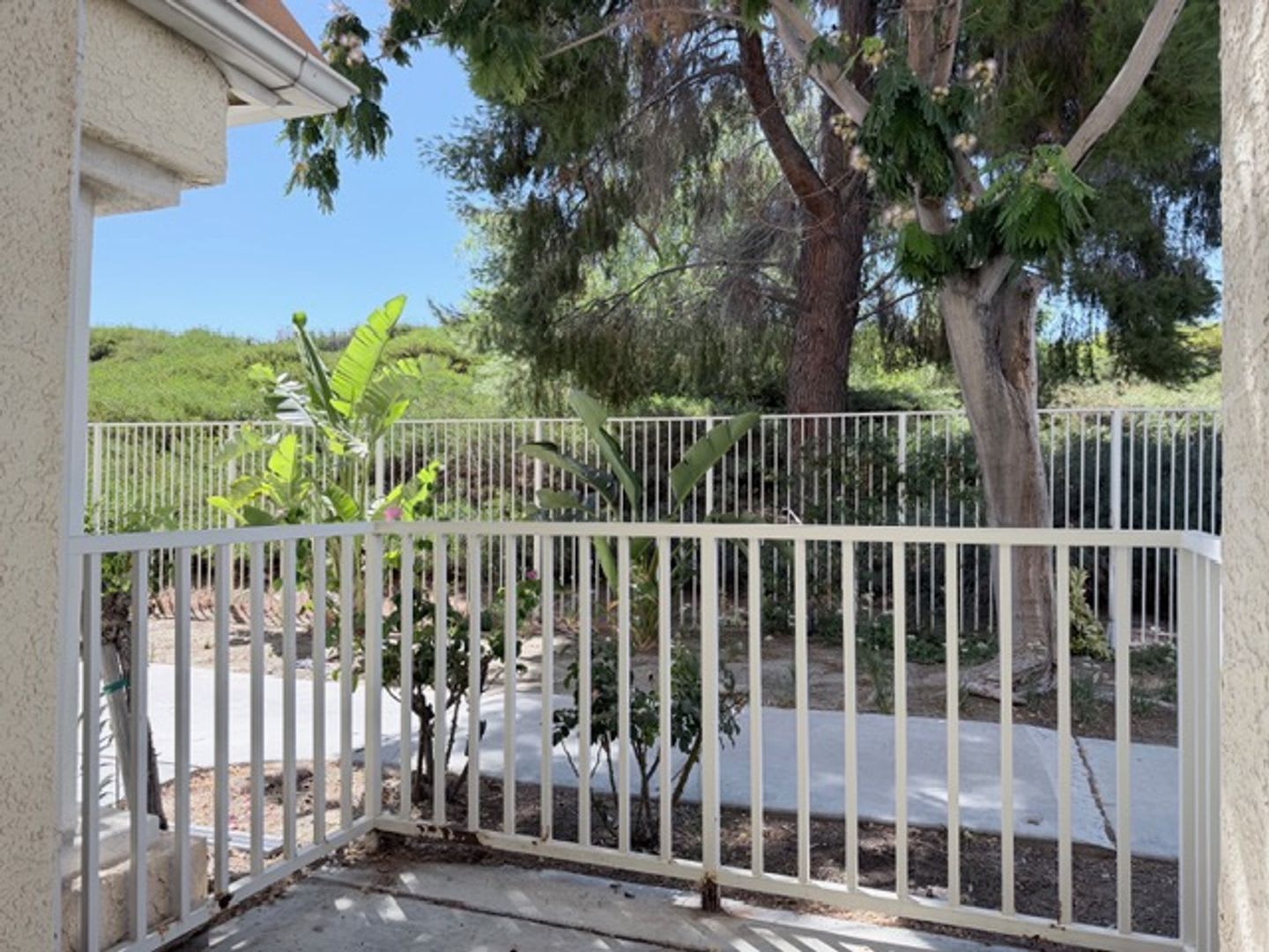TOWNHOUSE-STYLE 3 BR + 2 1/2 BA UNIT IN CANYON COUNTRY AVAILABLE NOW – photo 4