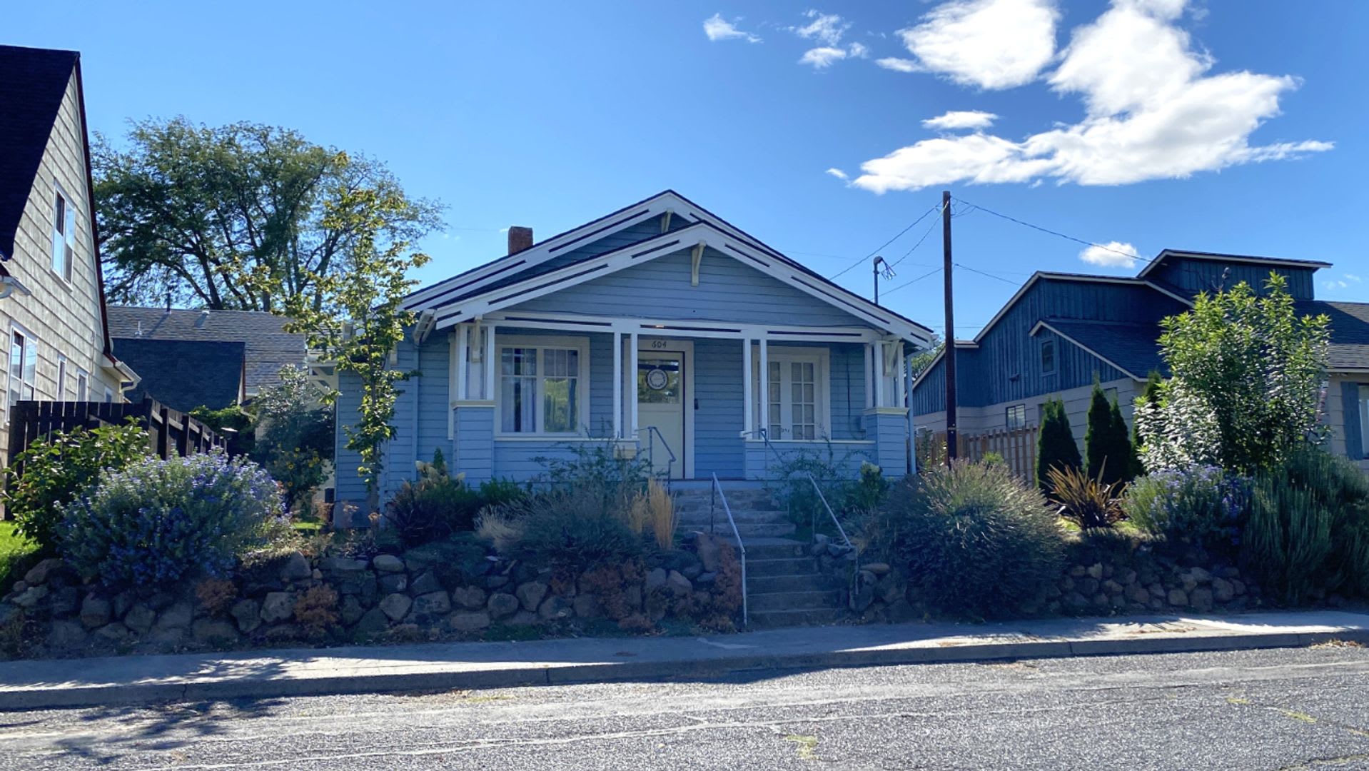 Craftsman Bungalow with Utilities – photo 2