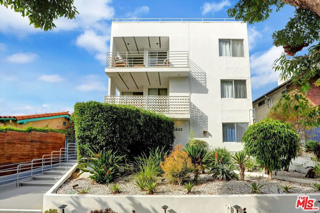842 11Th St – photo 4