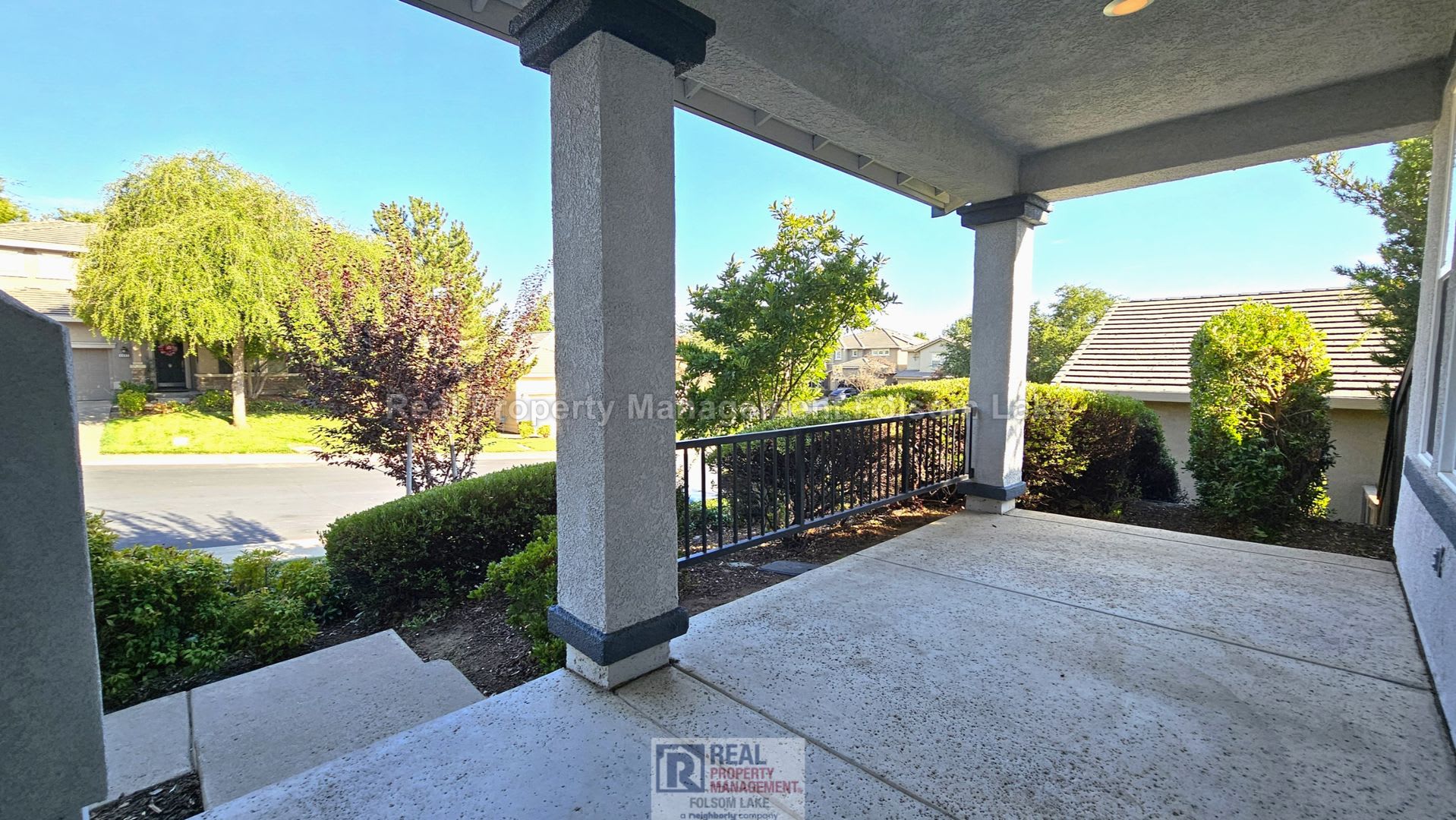 Gated Serrano Home with Private Pool & Flexible 5-Bedroom Layout – photo 2