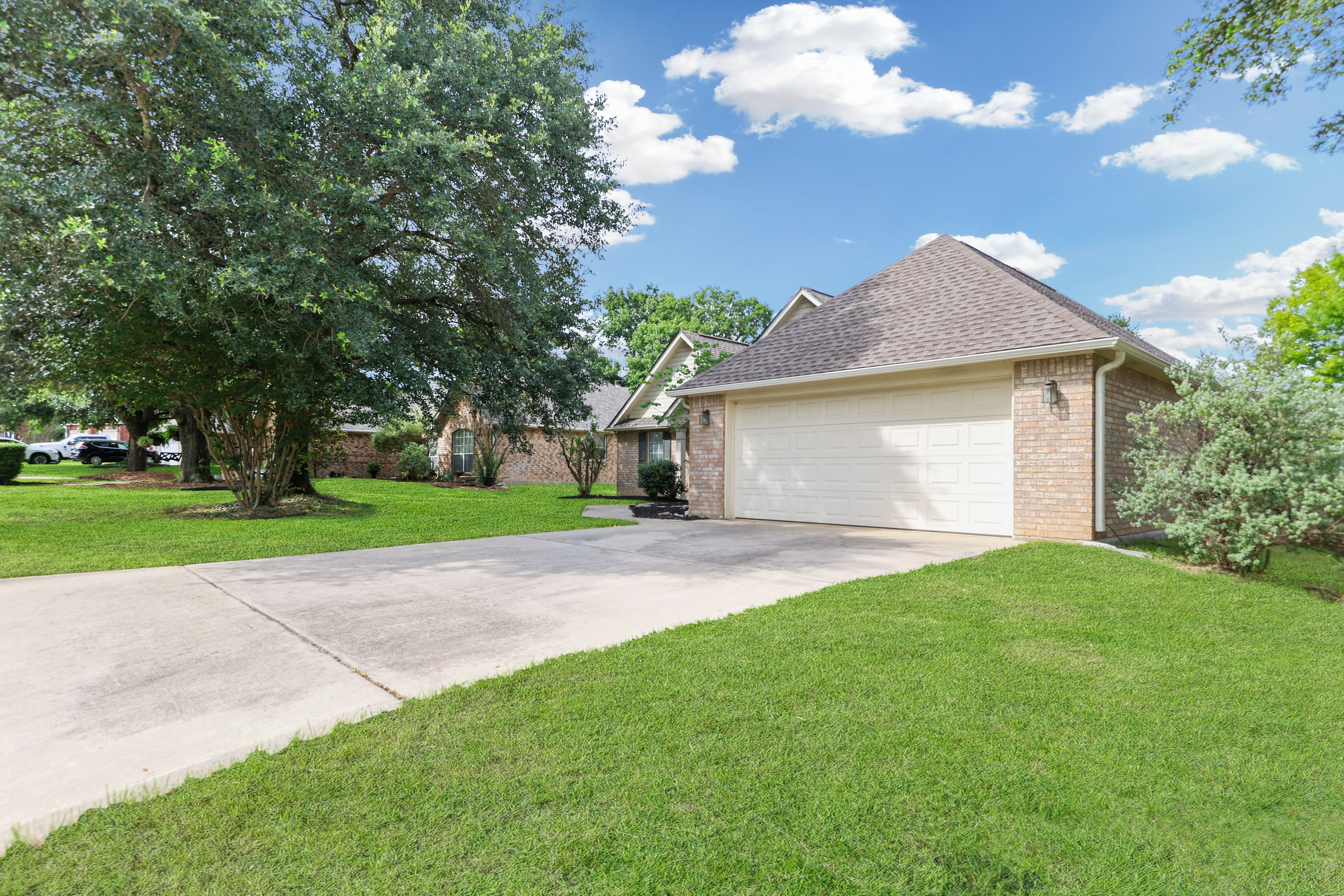 2412 Wilshire Dr – photo 2
