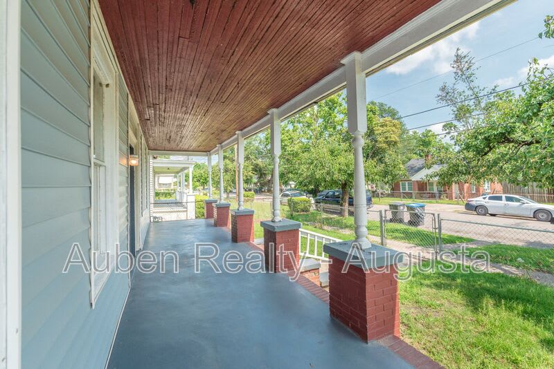 2024 Clark St – photo 2