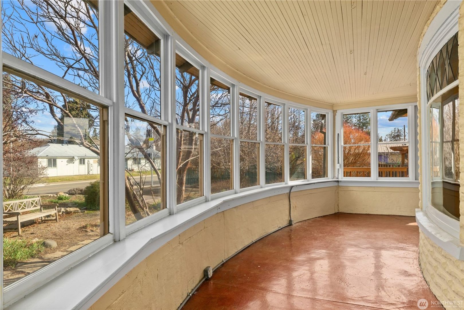One-of-a-Kind Spacious Home with Beautiful Landscaped Grounds – photo 3
