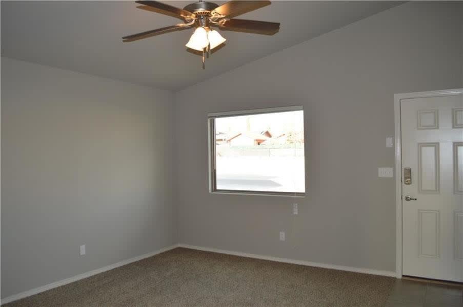 Gorgeous Three Bedroom Two Bath home in East El Paso!! – photo 2