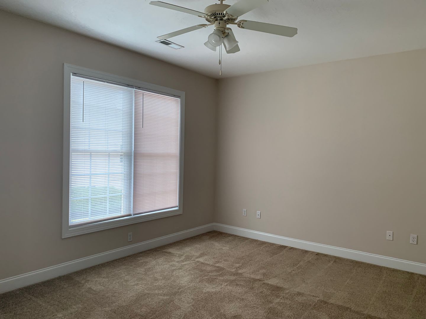 2 Bedroom 2 Bath Townhouse – photo 3