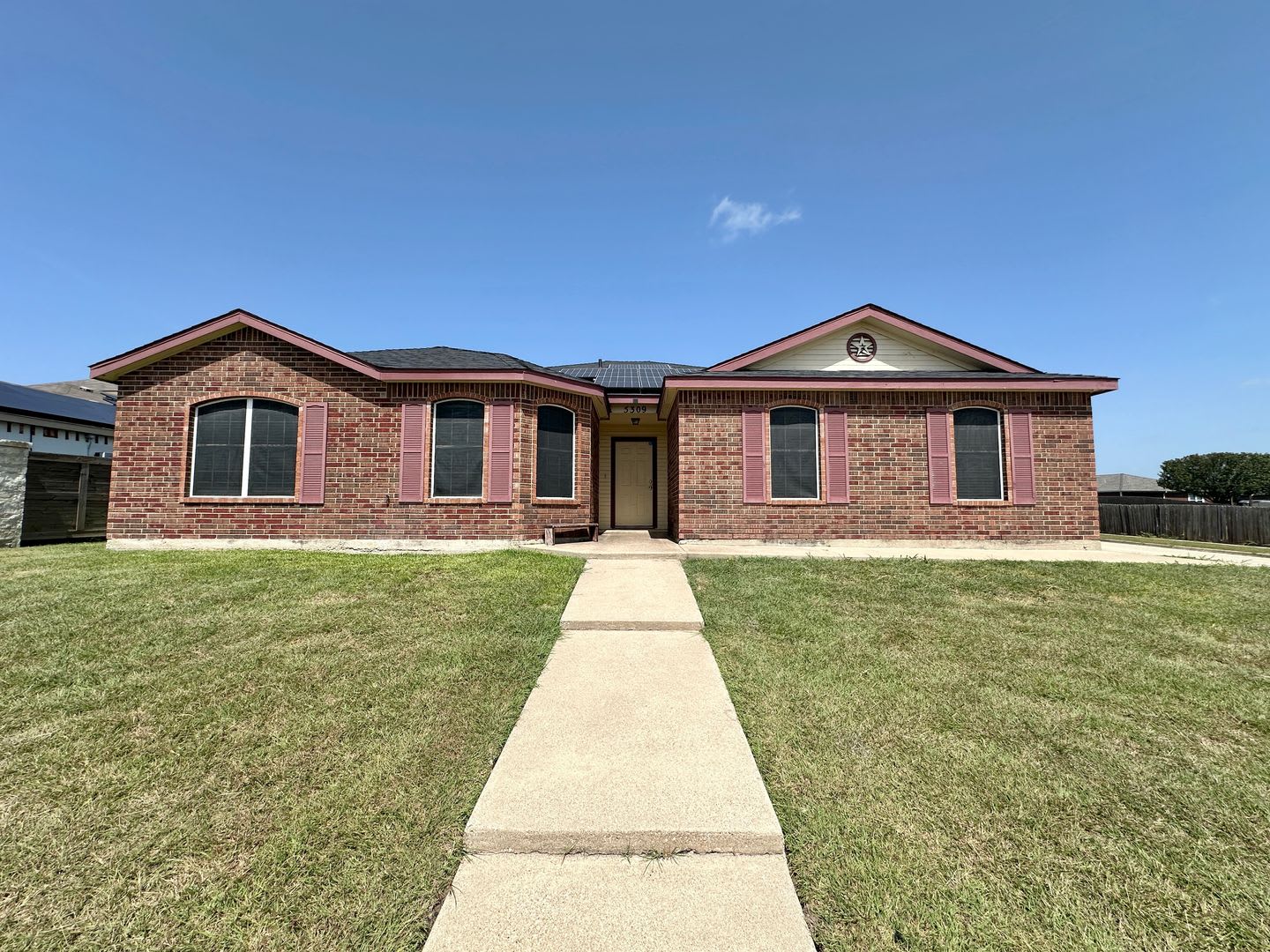 1 2 Off 1St Months Rent Pets Accepted – photo 1