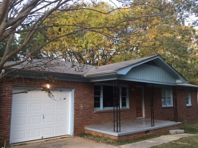 500 Move In Special 500 Off The First Month S Rent A Must See 3 2 Charming Brick Ranch With A Newly Renovated Kitchen – photo 1