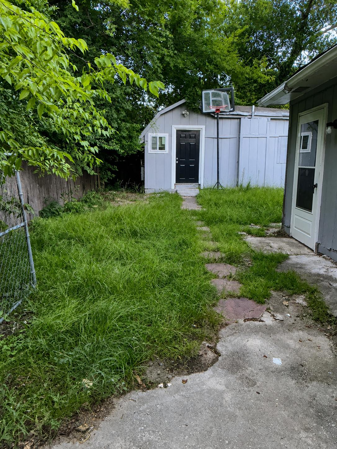 2435 Thrasher Avenue – photo 2