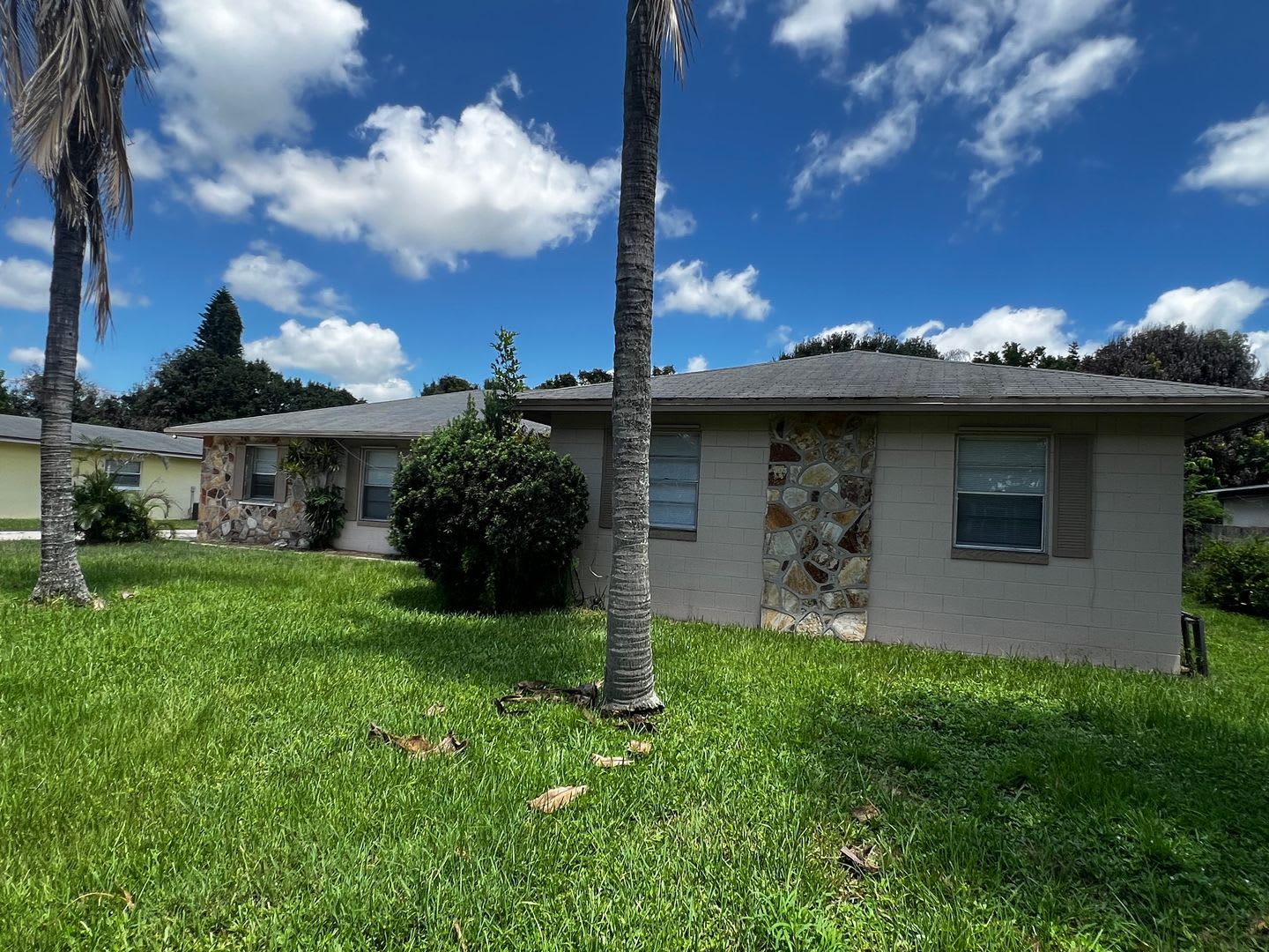 SPACIOUS 4 BEDROOM POOL HOME CONVENIENTLY LOCATED! – photo 3