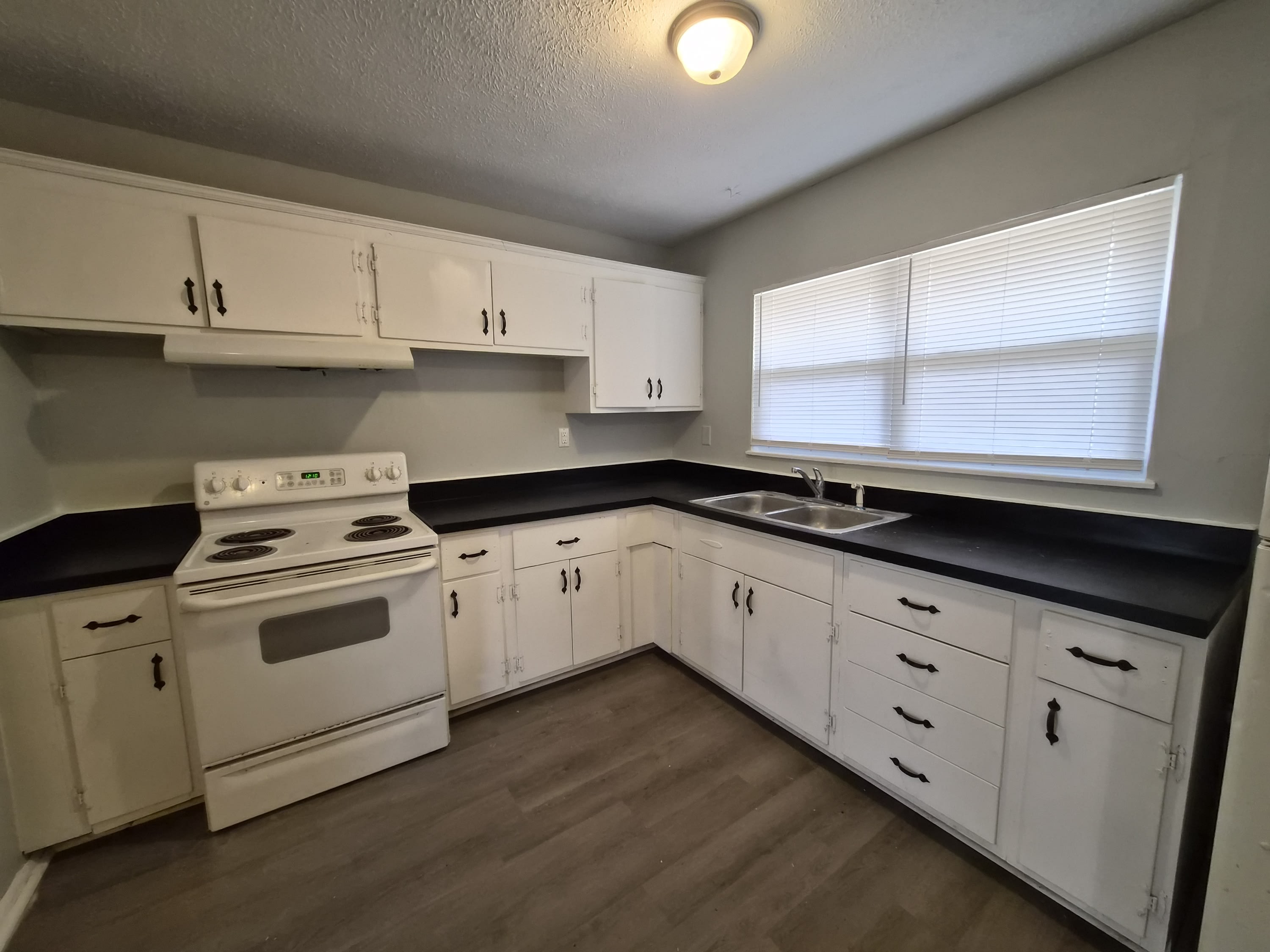 4102 Biscayne Road – photo 4