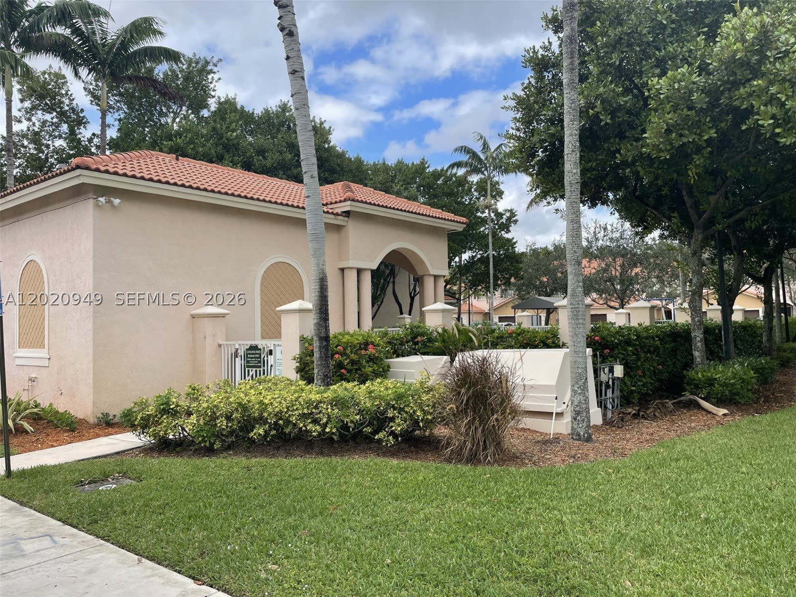 8835 S Isles Cir – photo 3