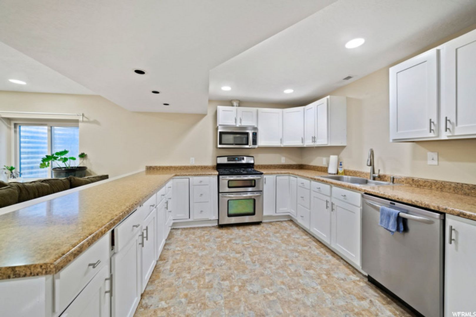 2 Bedroom Basement Unit In Eagle Mountain – photo 5