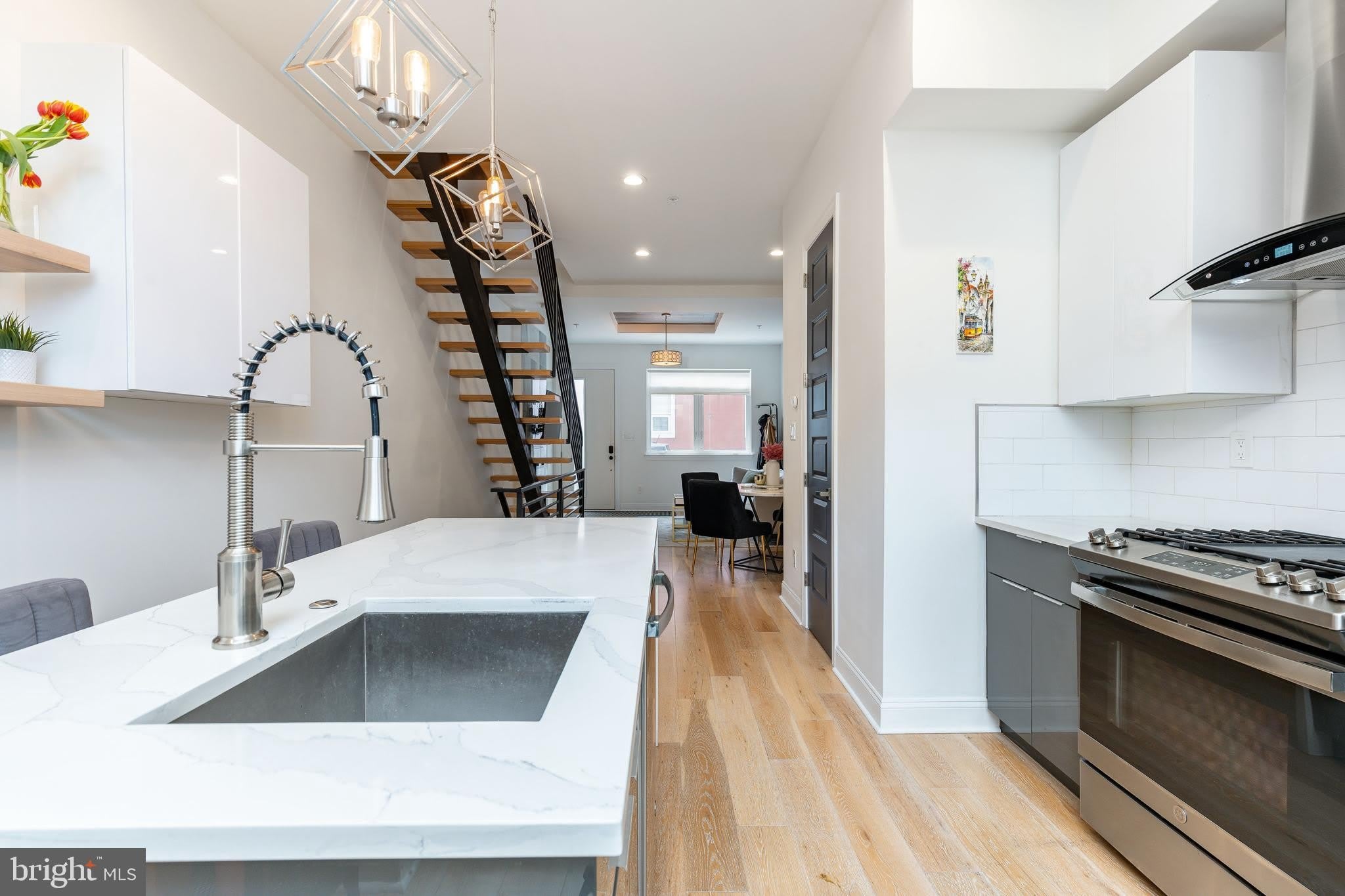 2147 CROSS Street – photo 1