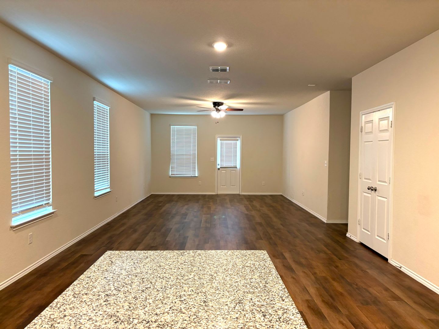 Open-Concept Living with Easy Access to I-10 & Loop 1604 – photo 2