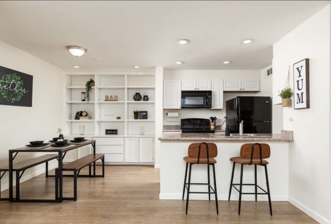 8055 East Thomas Road – photo 1