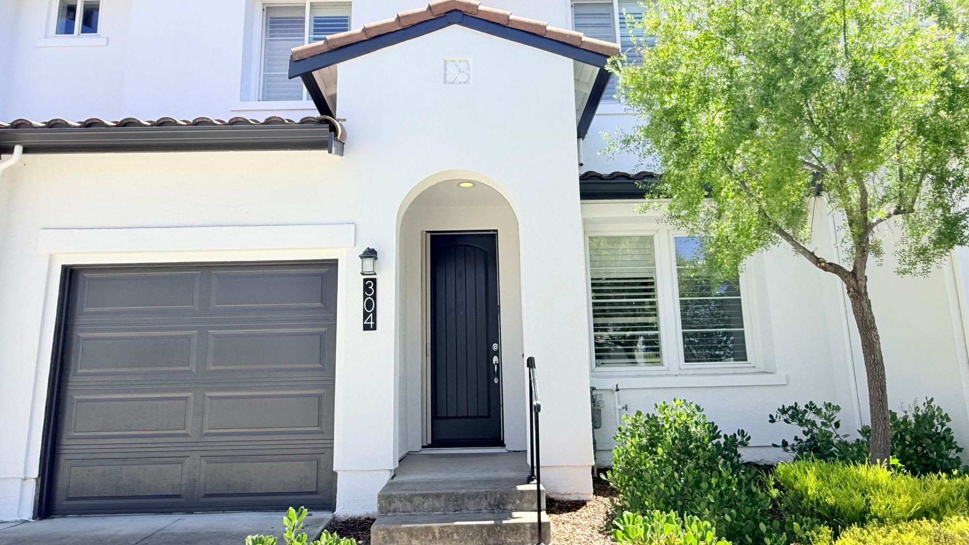Beautiful 4BD/3BA, Two-Story Townhome in Alamo Creek, Danville- Available NOW! – photo 2