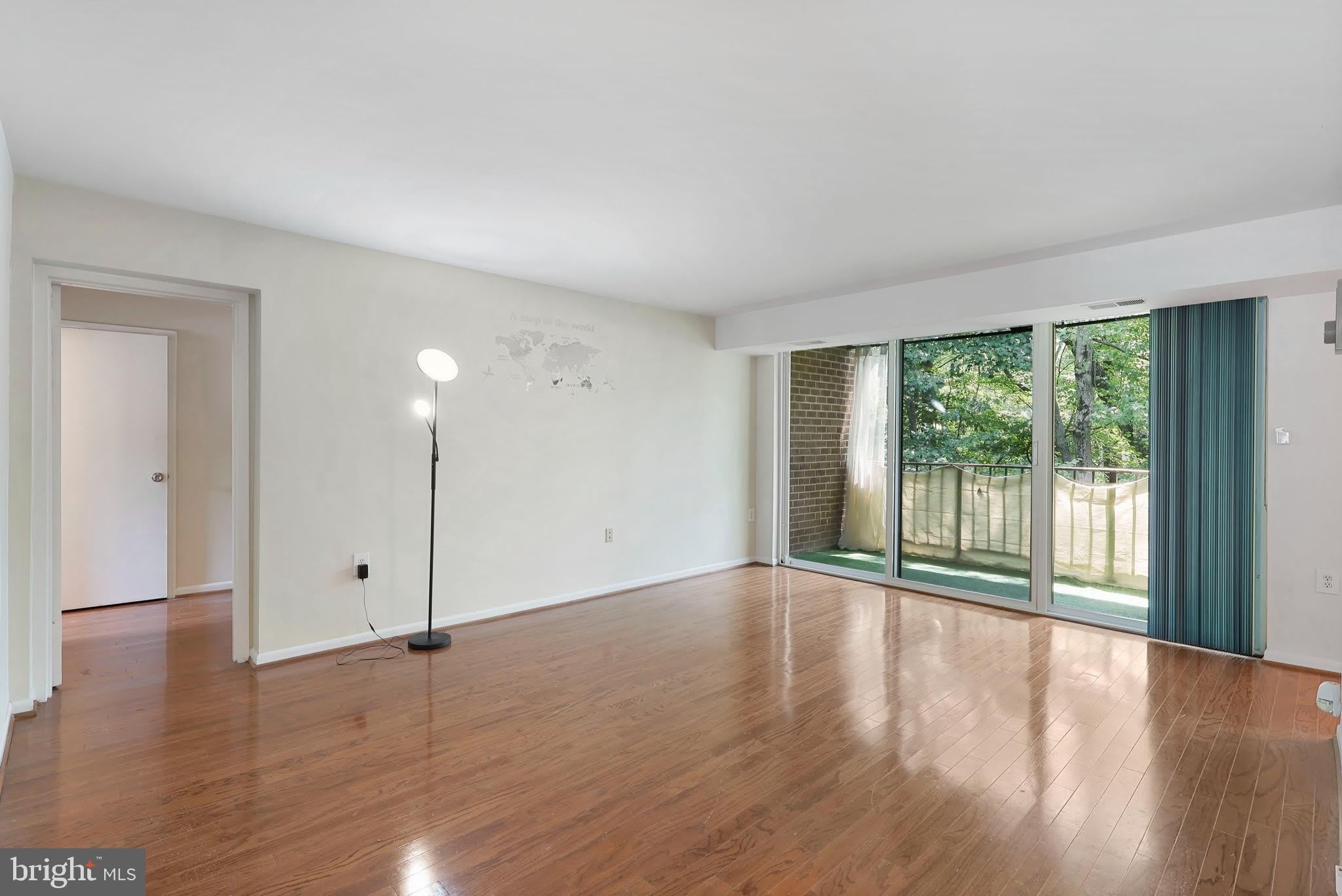 1423 NORTHGATE Square – photo 3