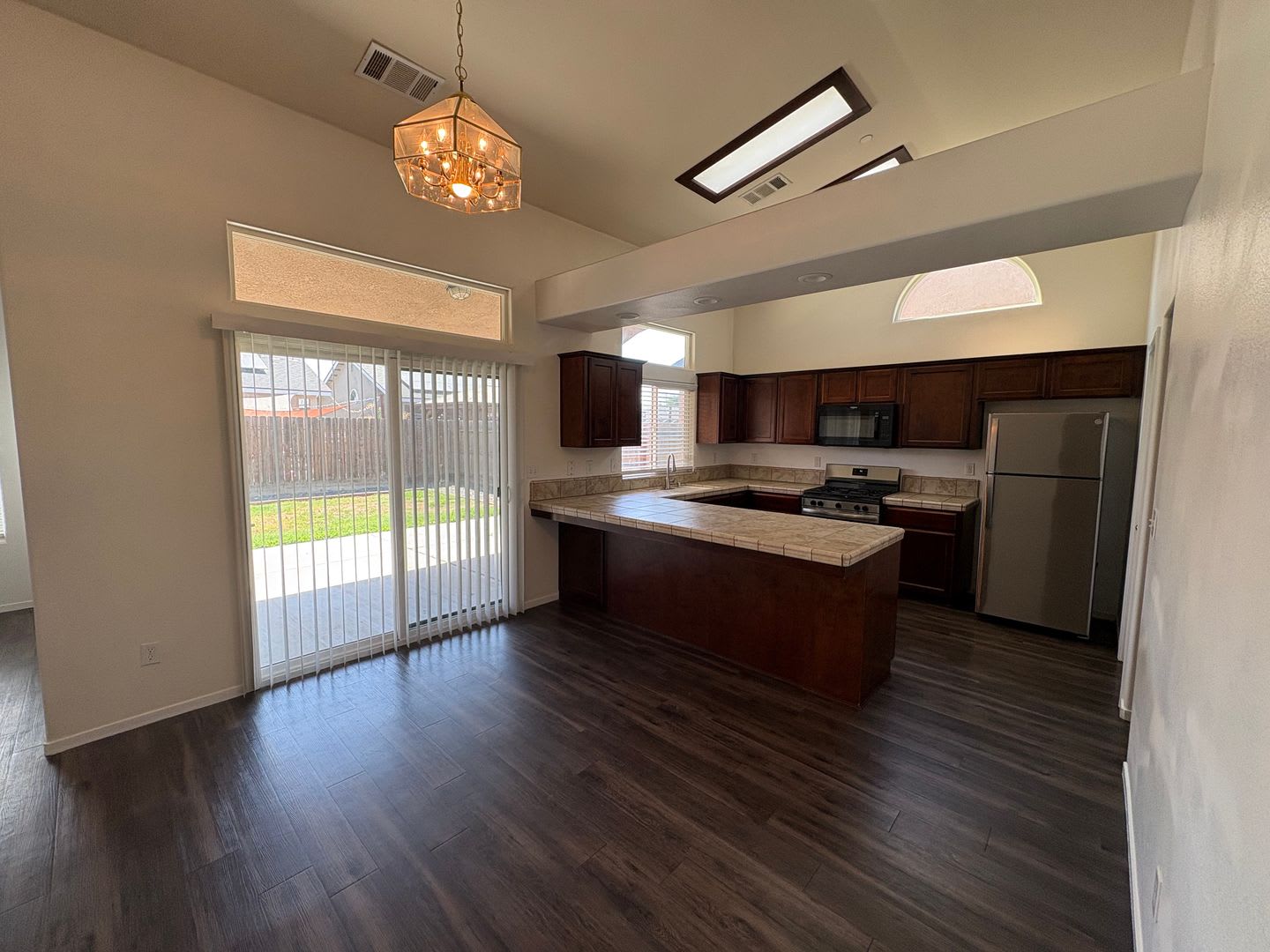 Spacious 4 Bedroom House! View it Now! – photo 3