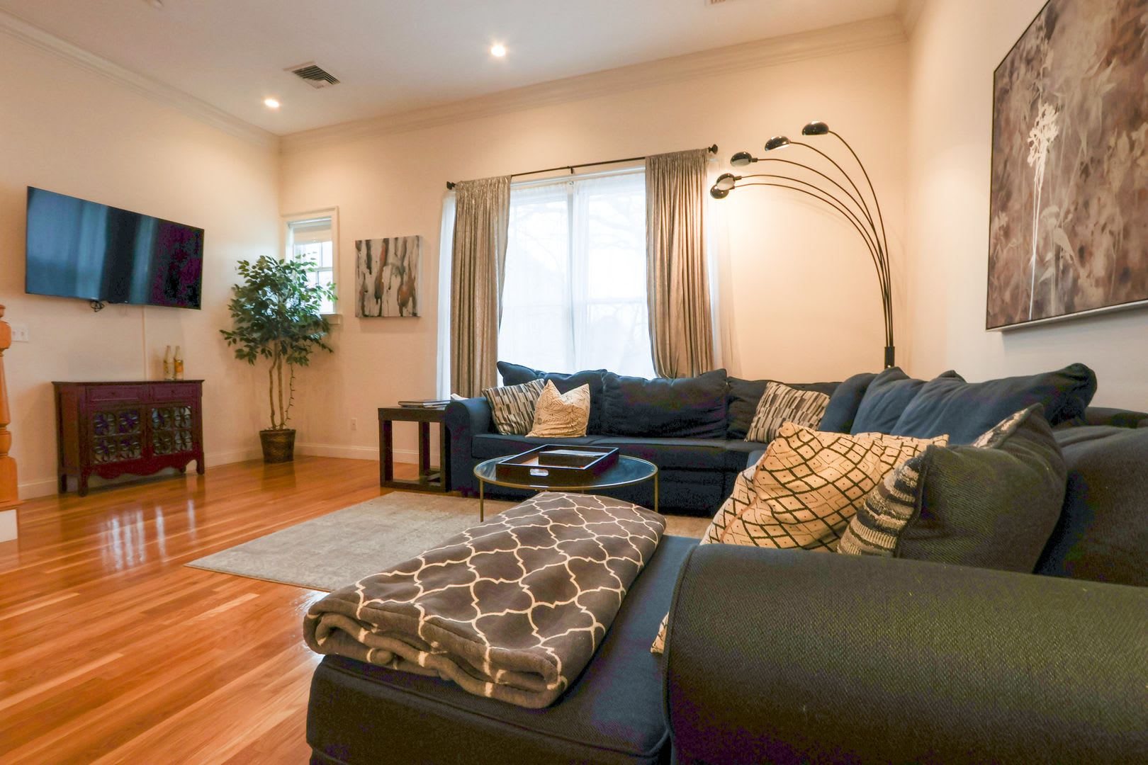 Charming 3 Bedroom – photo 3