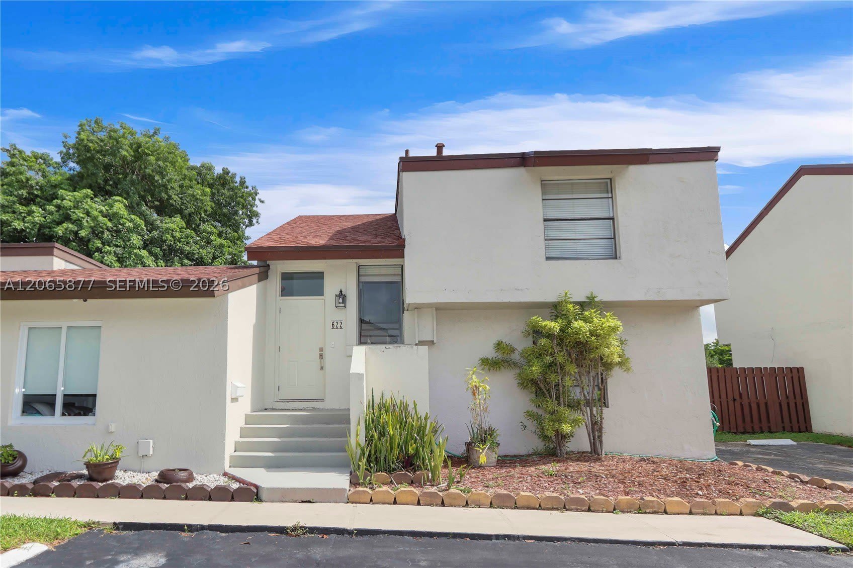 622 NW 98th Ct – photo 1