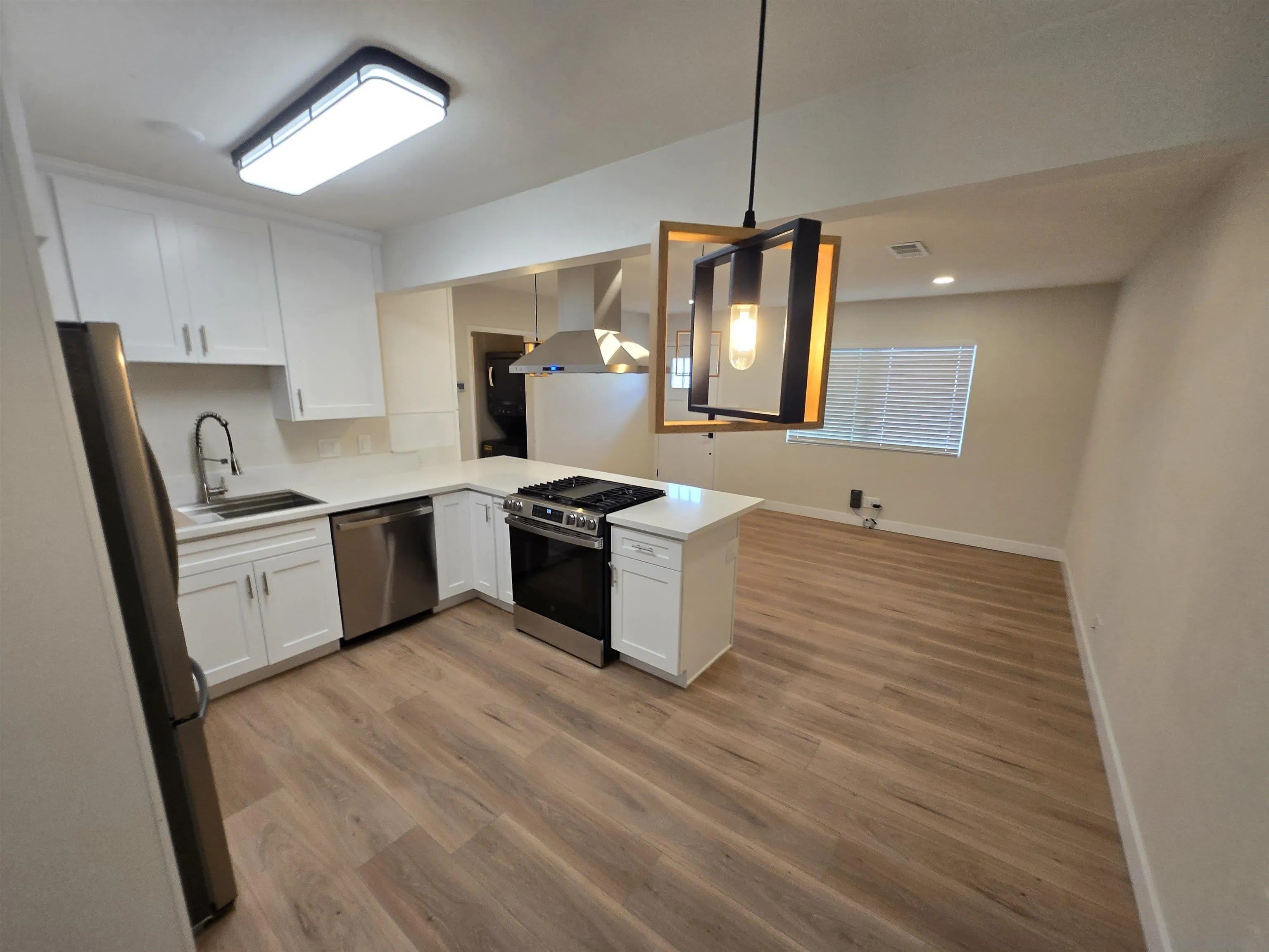 2132 E 5th ST – photo 1