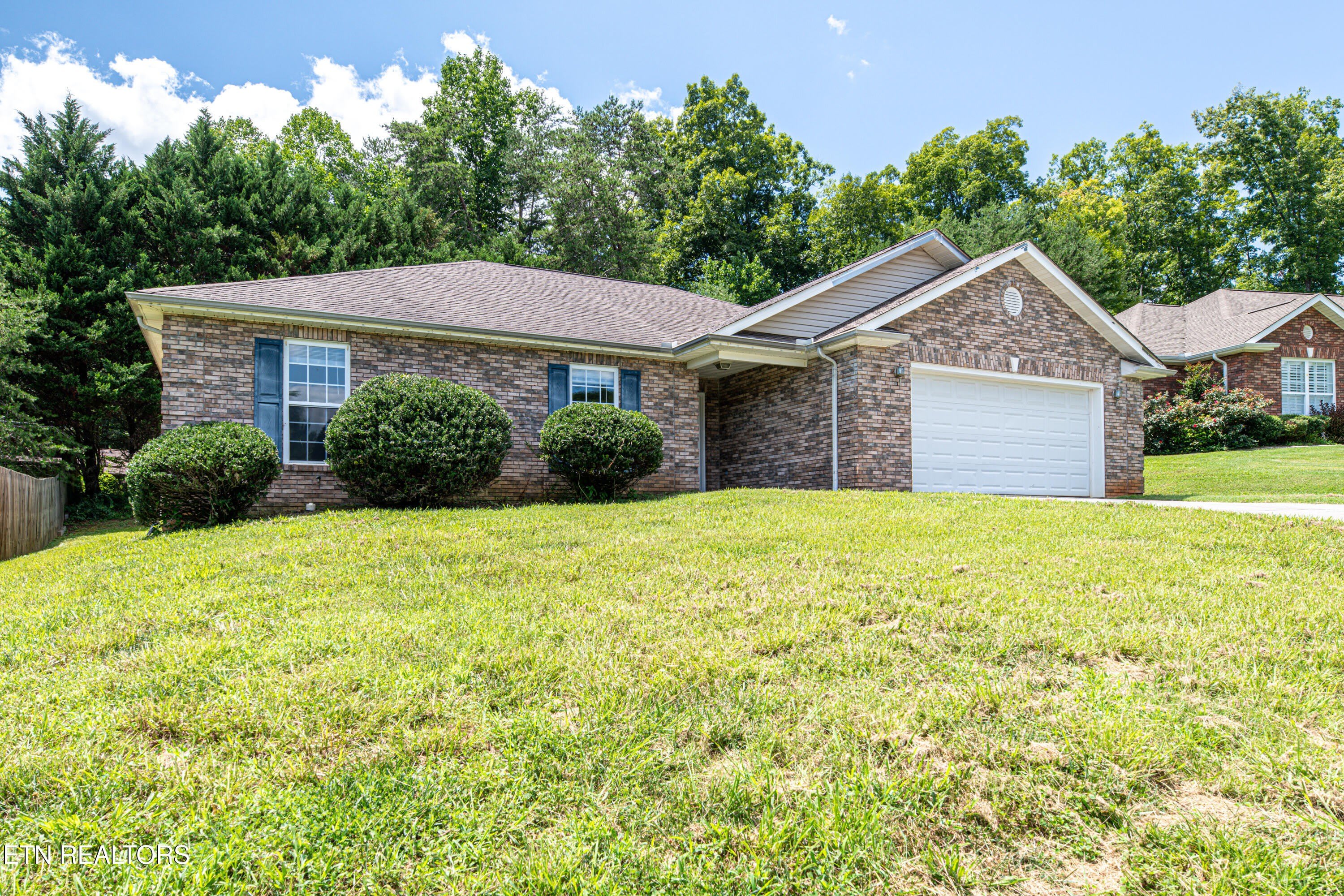 637 Marston Lane – photo 2