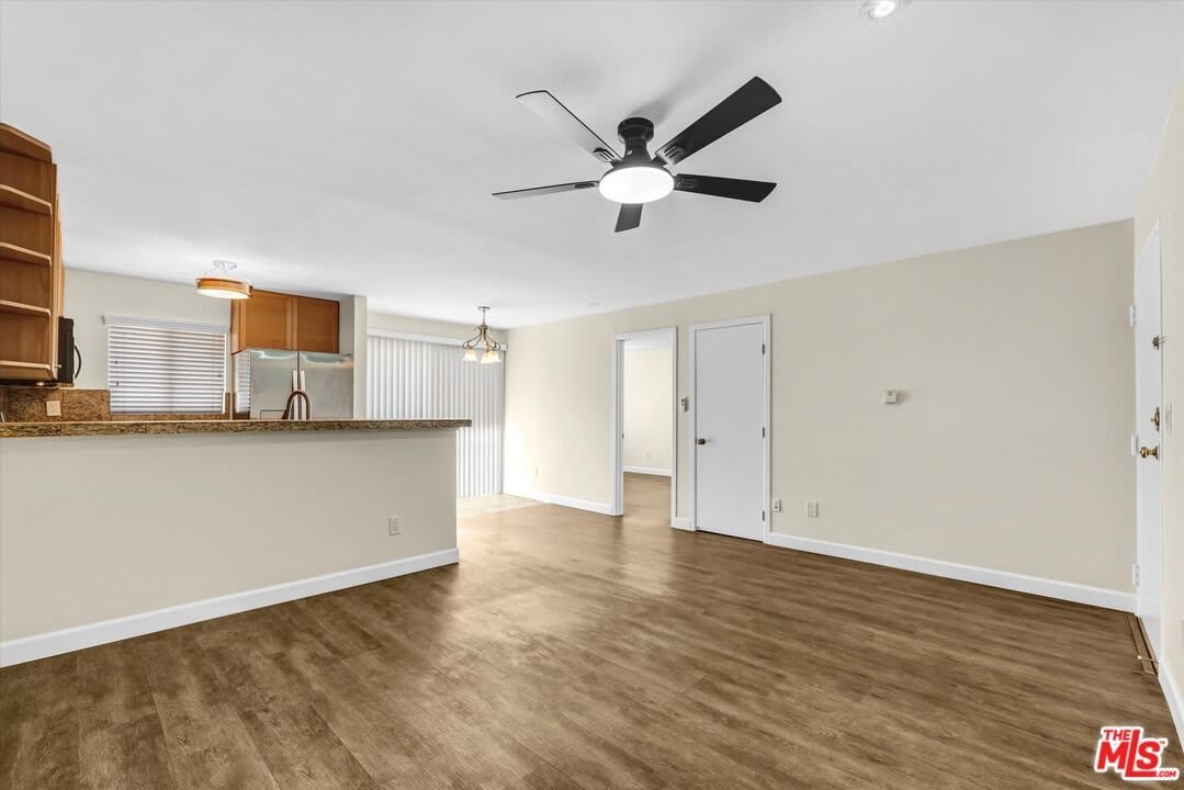 18530 Hatteras St – photo 3