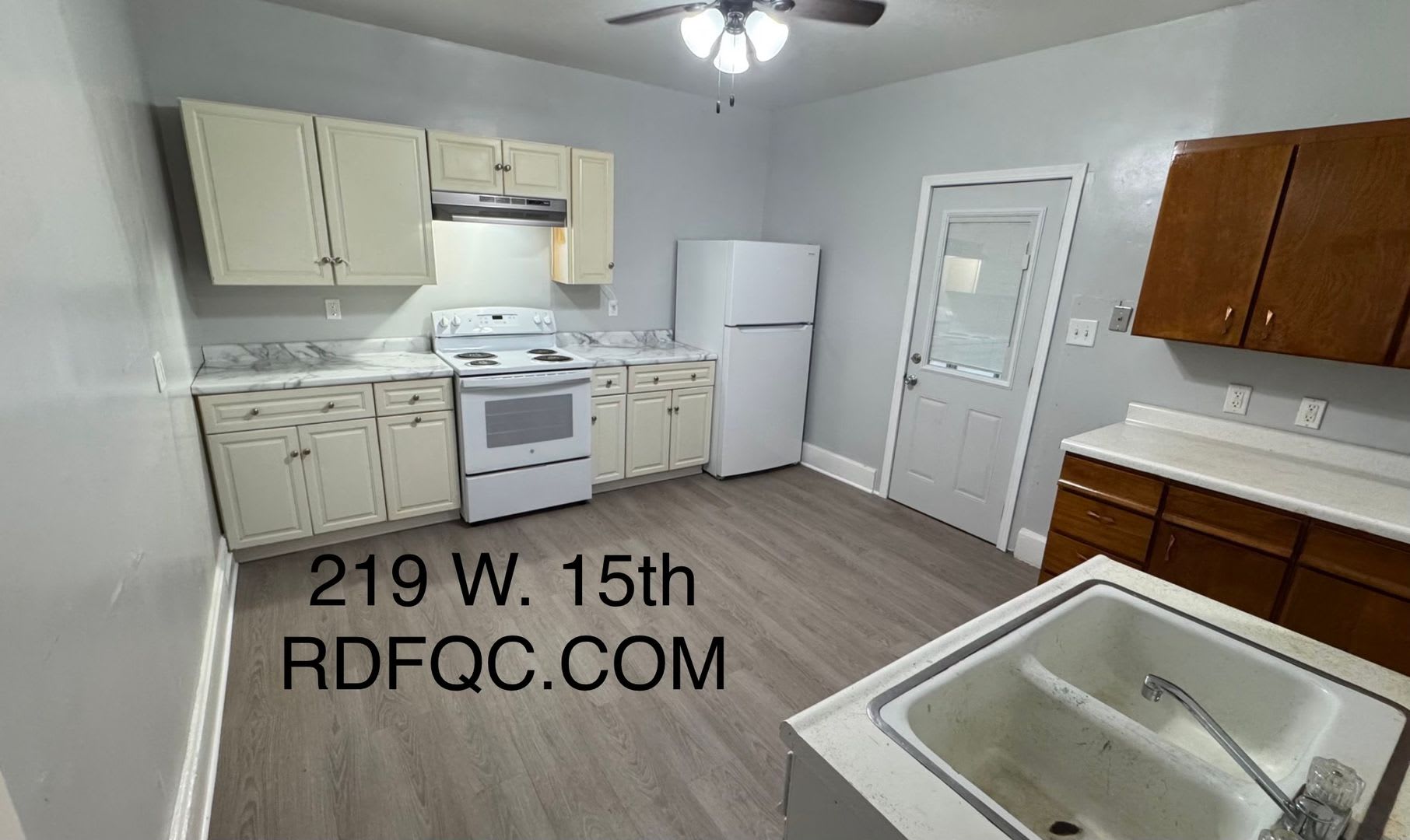 219 W 15Th Large 3 Bedroom House Central Davenport – photo 3