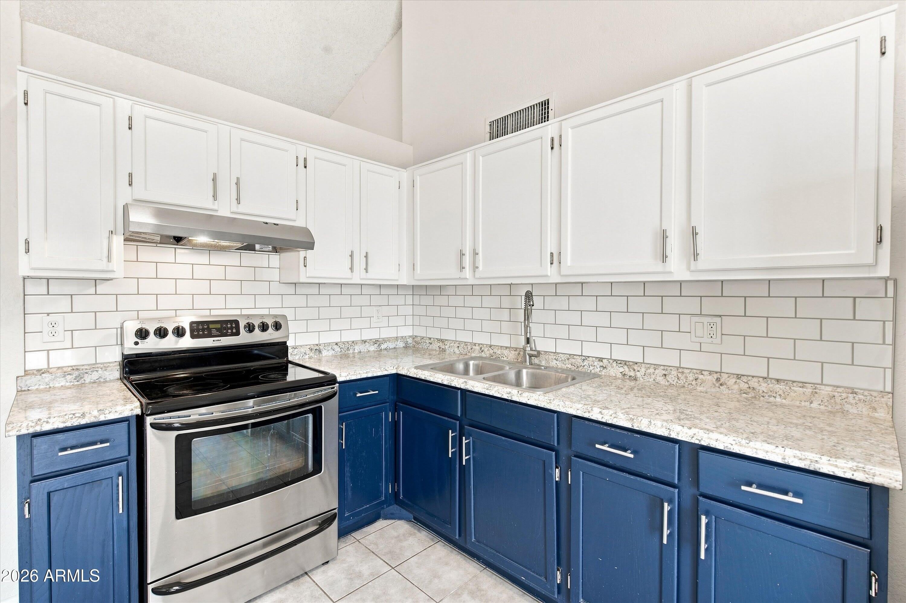 5960 W OREGON Avenue – photo 4