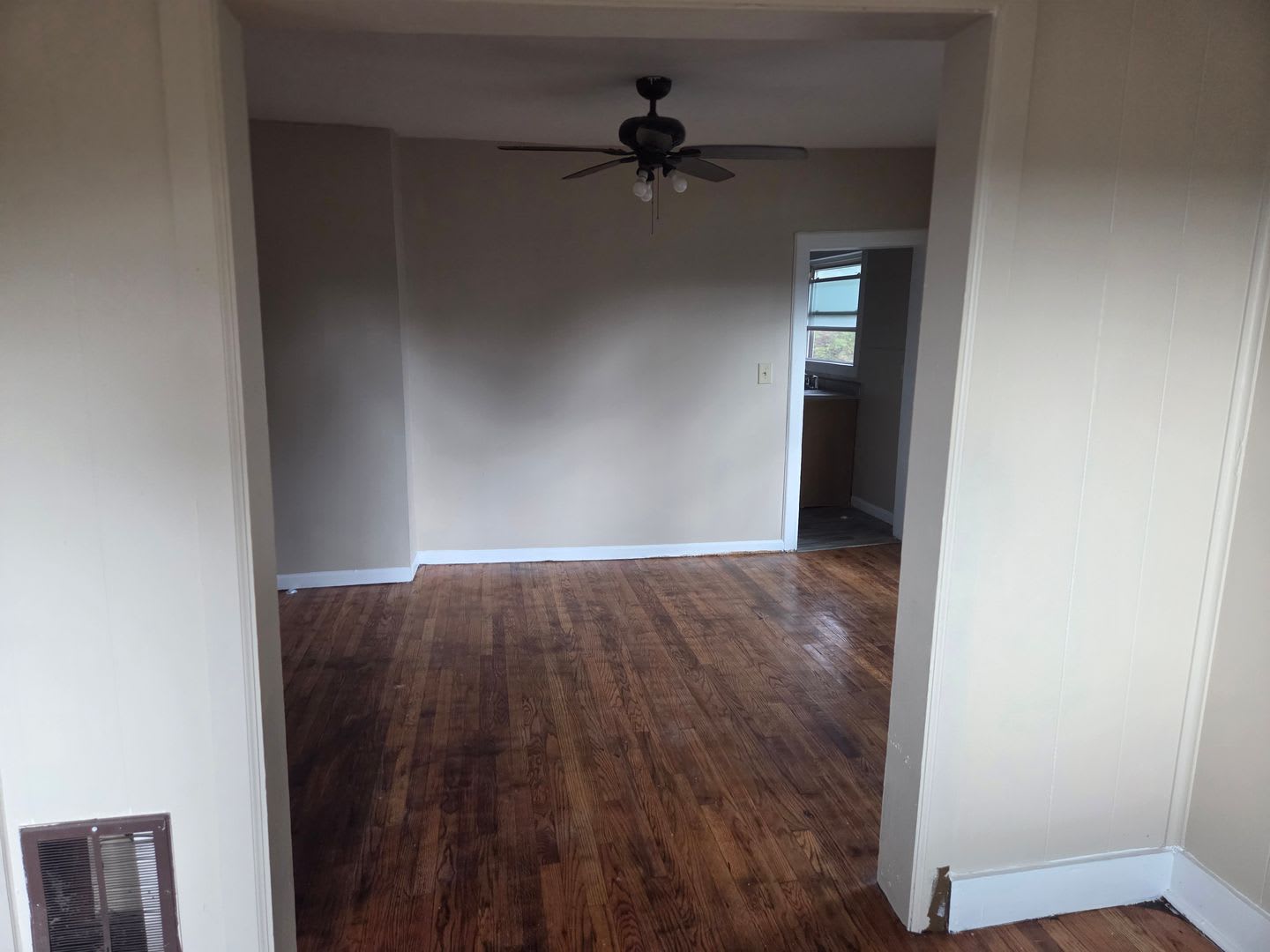 630 Carbon St – photo 2
