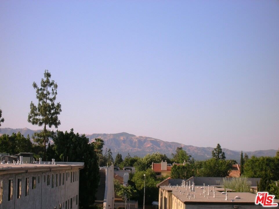 18307 Burbank Blvd – photo 4