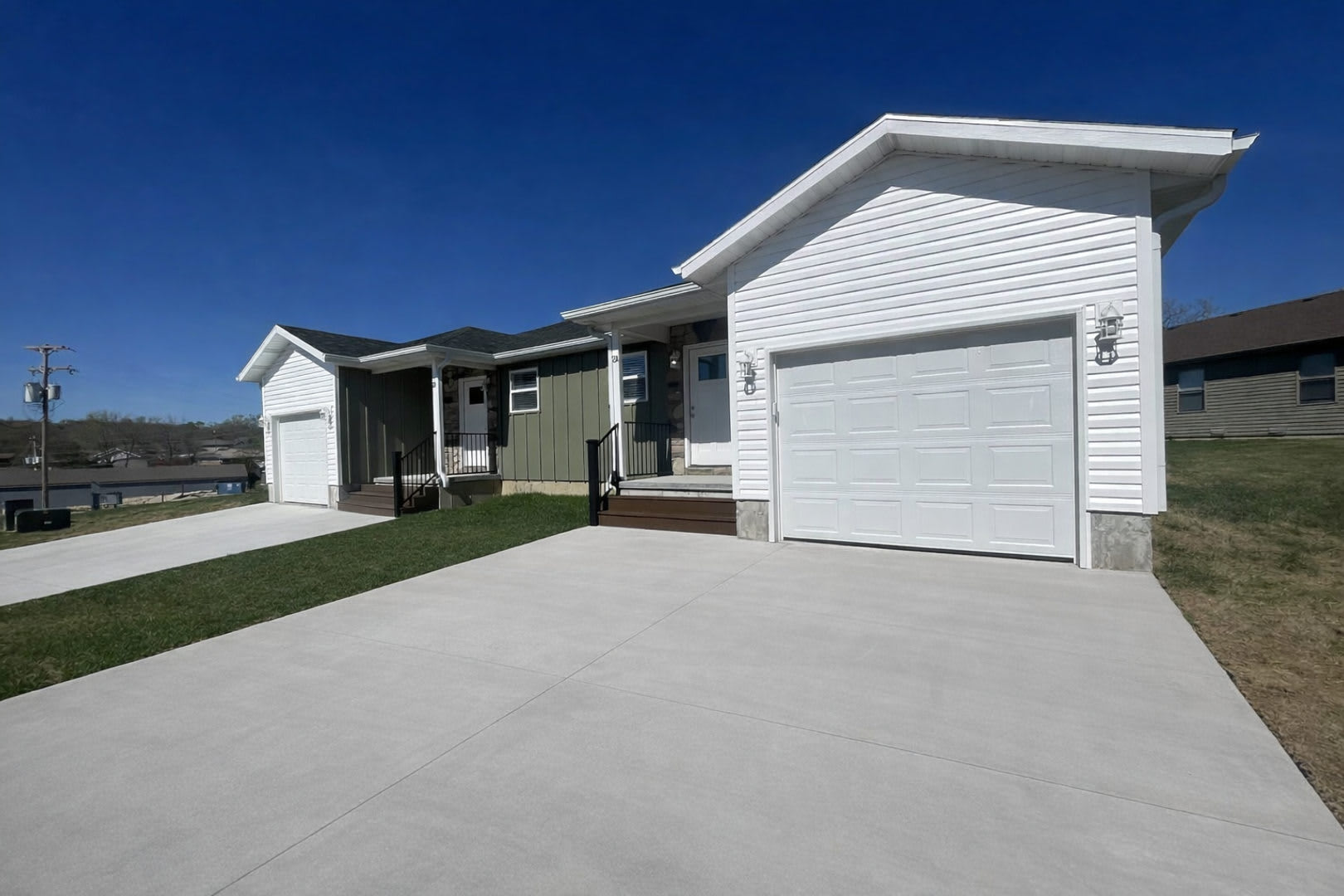 New Property Lease Up Special Brand New 2 Bed 2 Bath House In Kimberling City Year Round Vacation Home – photo 2