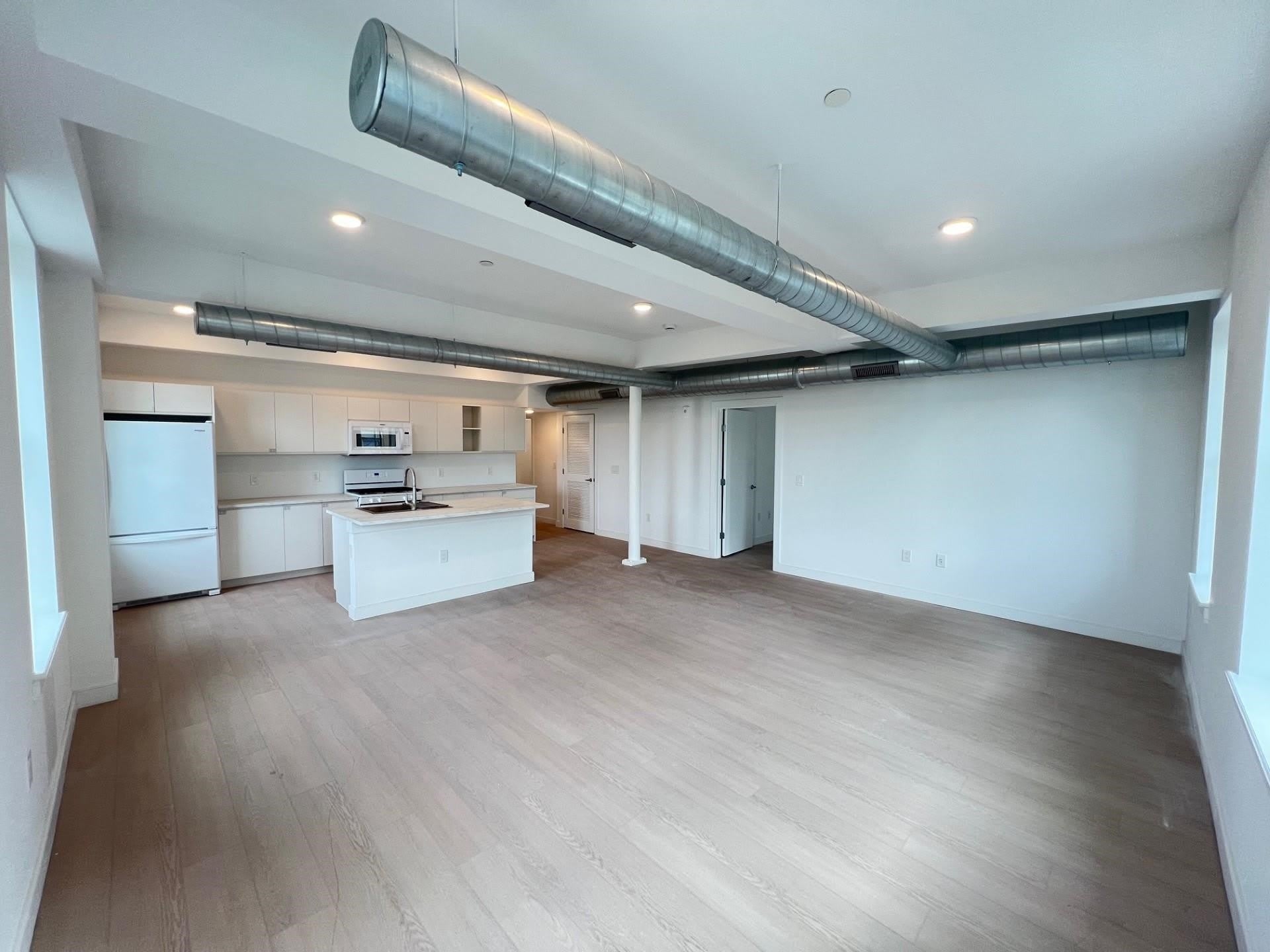 141 CHRISTOPHER COLUMBUS DR – photo 1