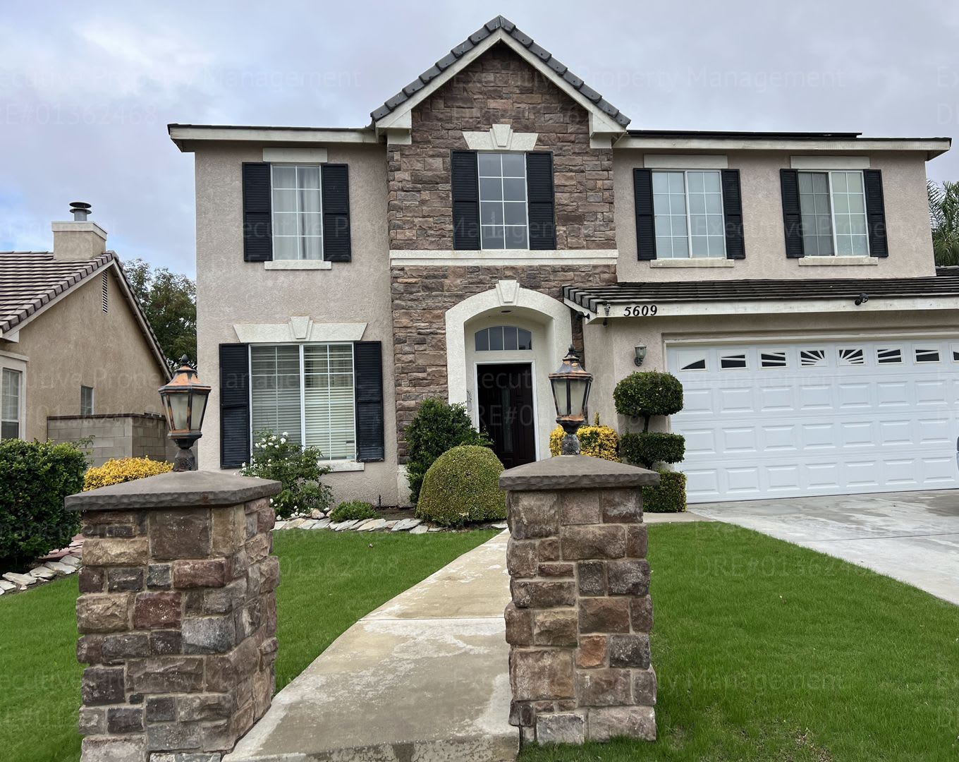 Stunning 4 Bedroom 3 Bathroom Home Located In The Westside Of Bakersfield This Spacious House Offers A Range Of Amenities That Will Surely Impress – photo 2