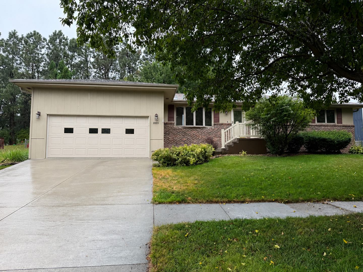6 Bedroom, 3 Bath Home near Skyview Lake and Bel-Air School. – photo 1