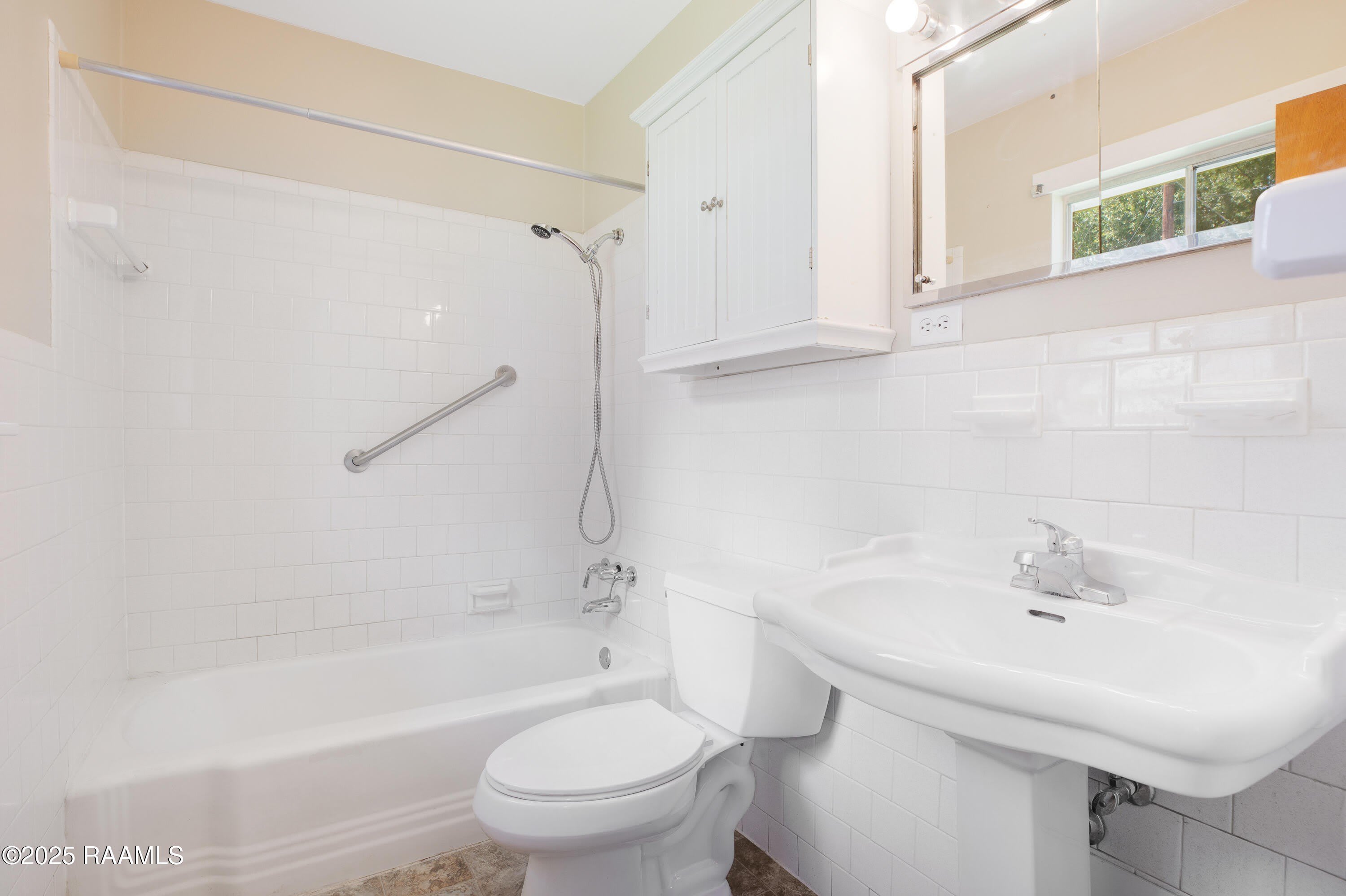100 Maple Drive – photo 3