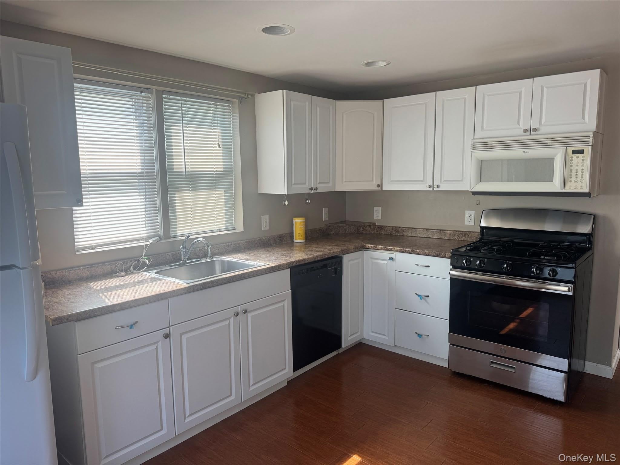 657 E Penn Street – photo 4
